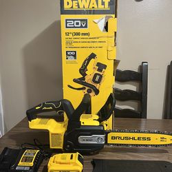 DeWalt 20v MAX Compact Cordless 12” Chainsaw Kit