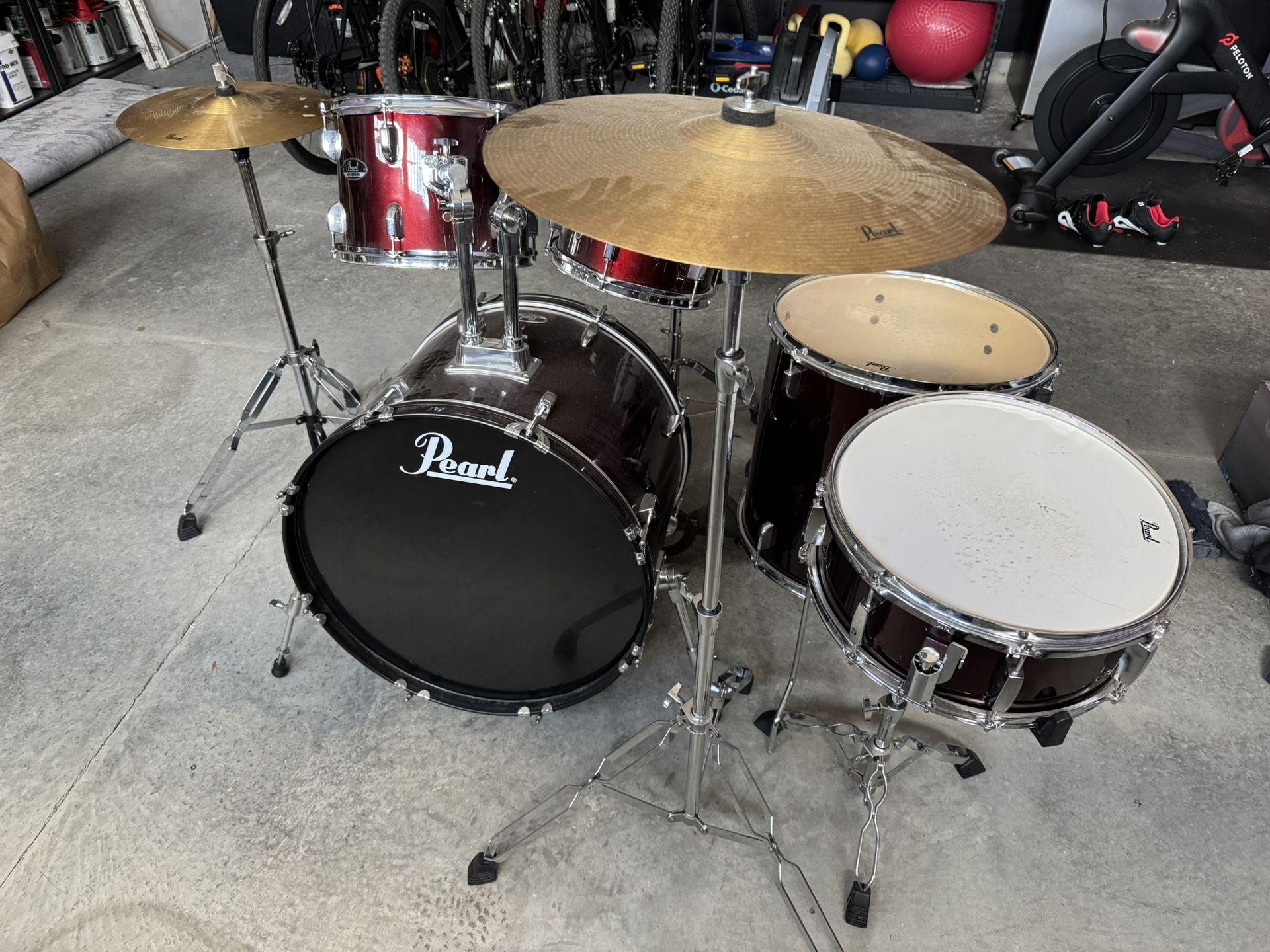 Pearl Roadshow Drum kit