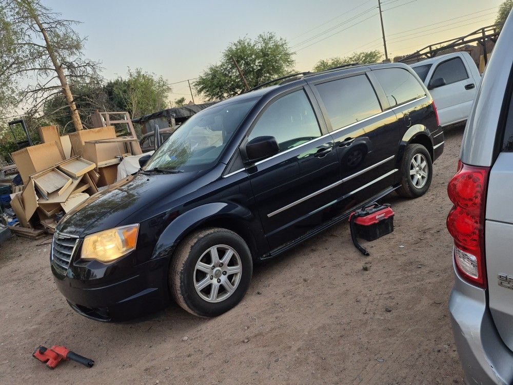 2010 Chrysler Town & Country