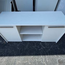 Entertainment stand accepting offers