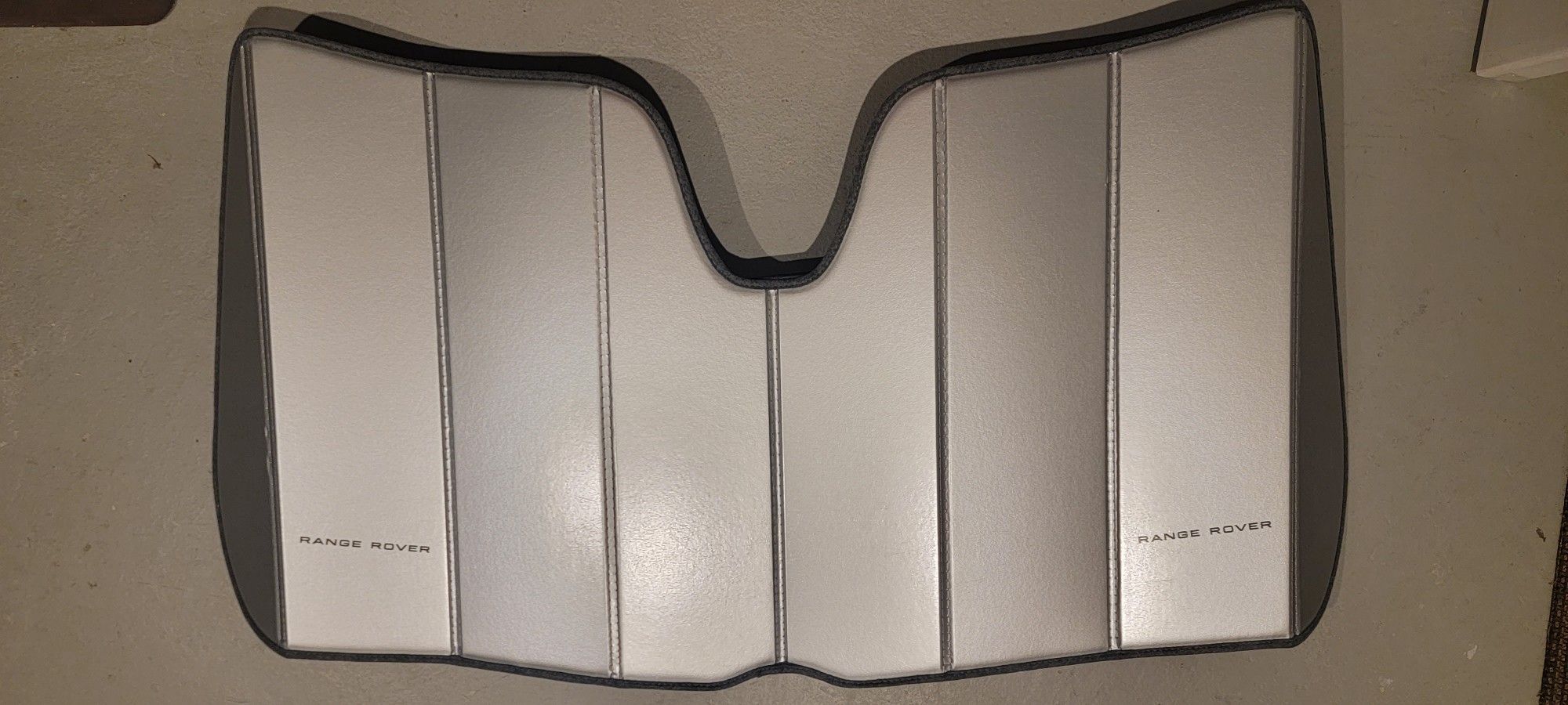 Land Rover Range Velar Windshield Sunshade - VPLYS0427