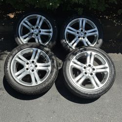 Mercedes Set of 4 E500 17x8 OEM Wheels 5x112