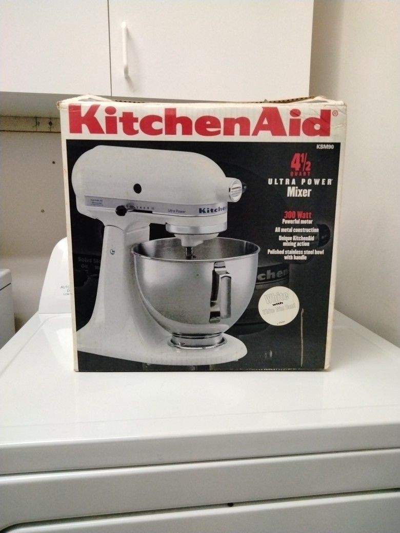 Kitchen Aid KSM90 Stand Mixer 4 1/2 Quart (White) + Attachments