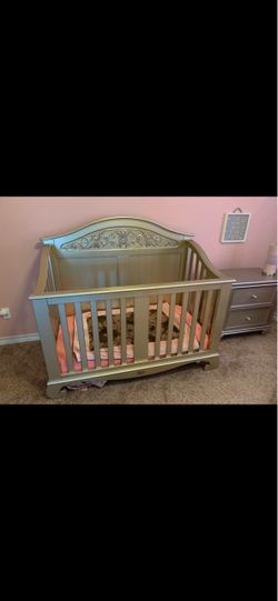 Silver Wood Baby Crib with Decorative Headboard