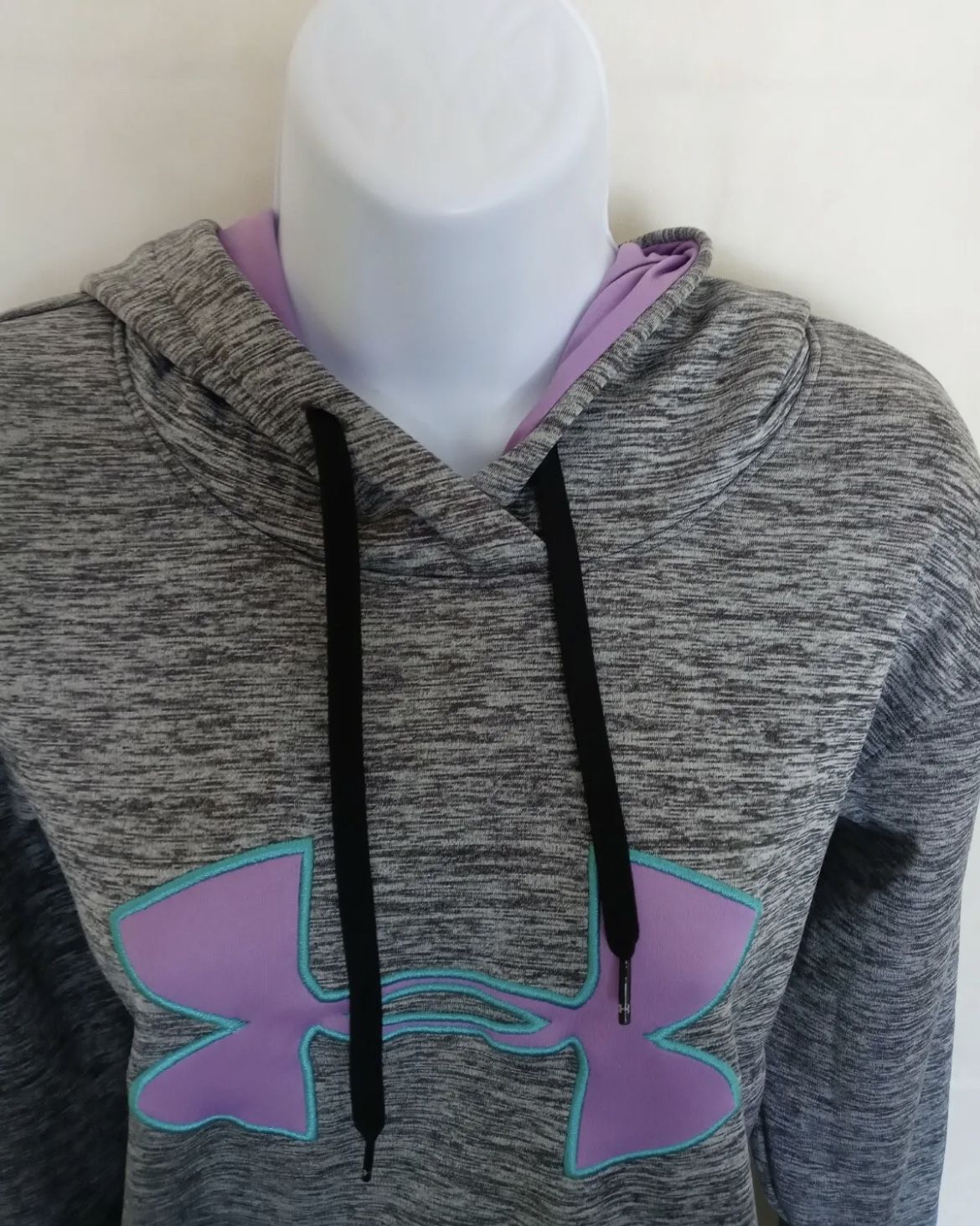 UNDER ARMOUR MEDIUM GRAY W/FLORESCENT LOGO COLD GEAR SEMI FITTED HOODIE