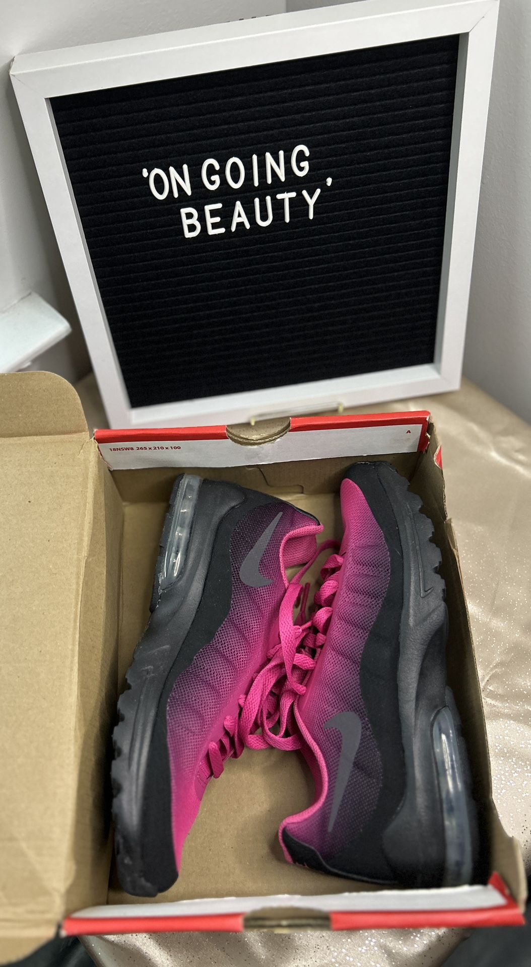 GIRLS NEW NIKE PINK AND BLK SHOE