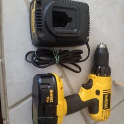 Dewalt Cordless Drill With Battery And Charger 18v