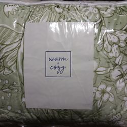 King Size SERPA Comforter Set  OR Snow Faux Throw 