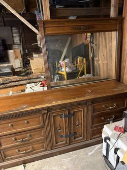 Dresser With Mirror