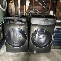 Samsung 220-volt electric front-loading washer and dryer with a three-month warranty in good condition. Free delivery within the Oakland area. Outside