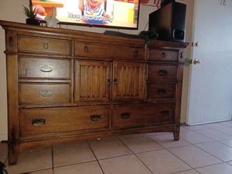 Dresser