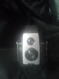 VINTAGE KODAK BROWNIE REFLEX  20 CAMERA