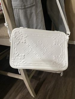 Cross Over LV Purse.