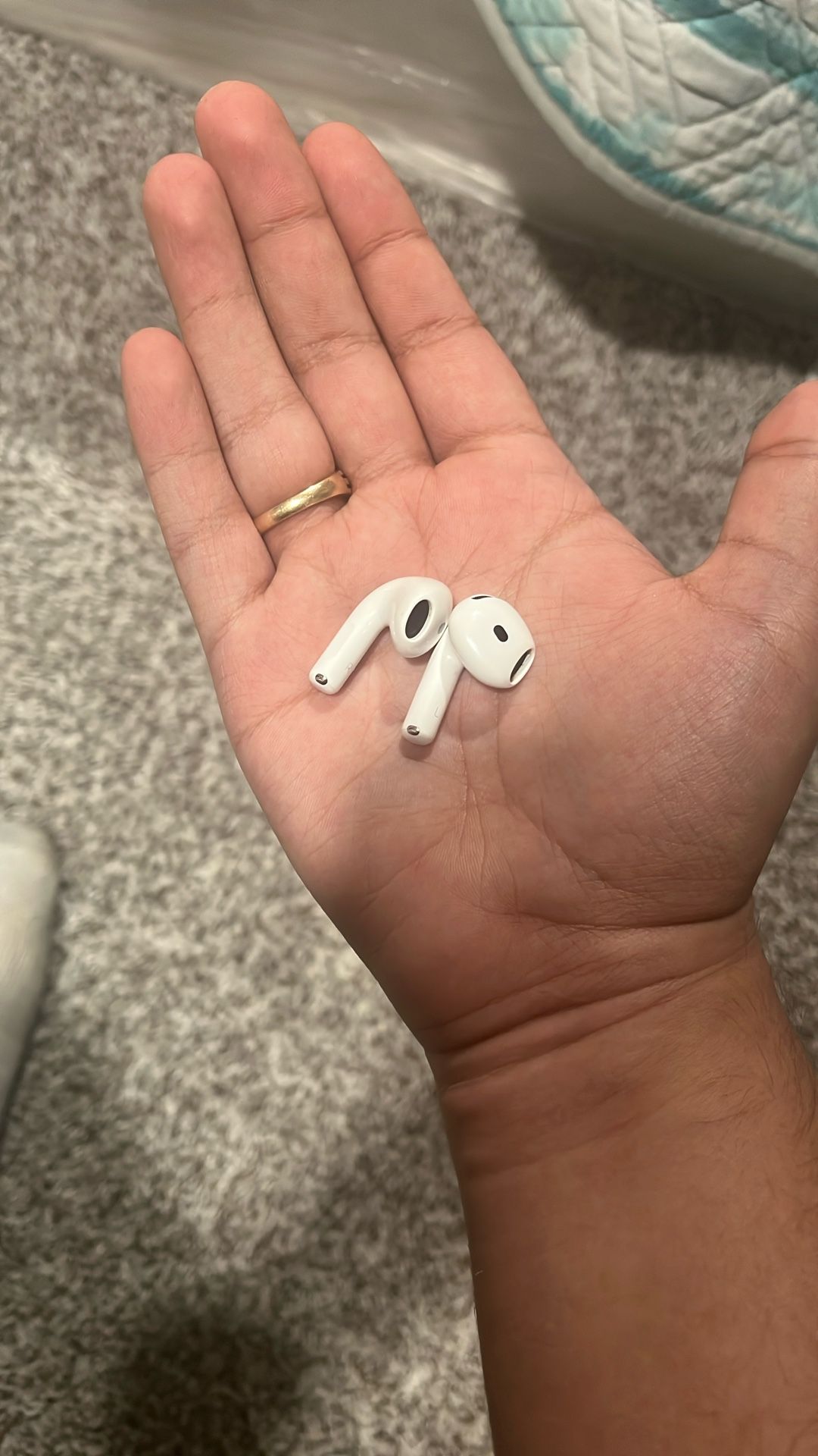 AirPods 4 Buds ( No Case)