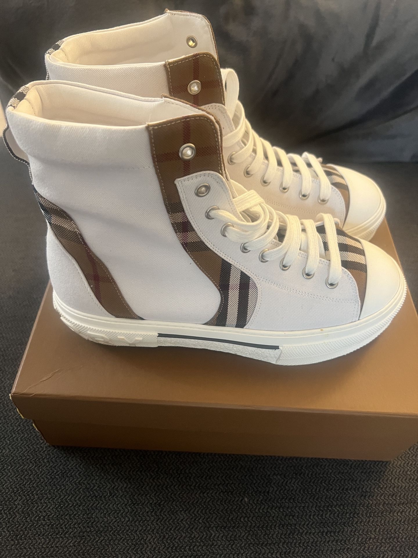 Burberry sneakers Euro 41 