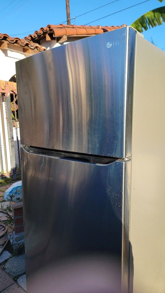 LG refrigerator