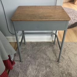 Kool Retro Vintage School Desk. Many Uses. (Johnstown Ohio)