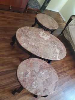 Se Venden  3 mesitas  de piedras  $ 80