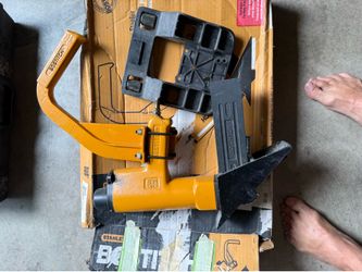 Flooring stapler for hardwoods