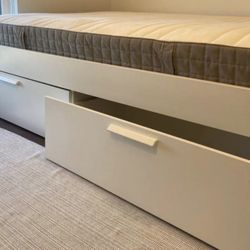 Queen Size White Platform Bed Frame With Drawers
