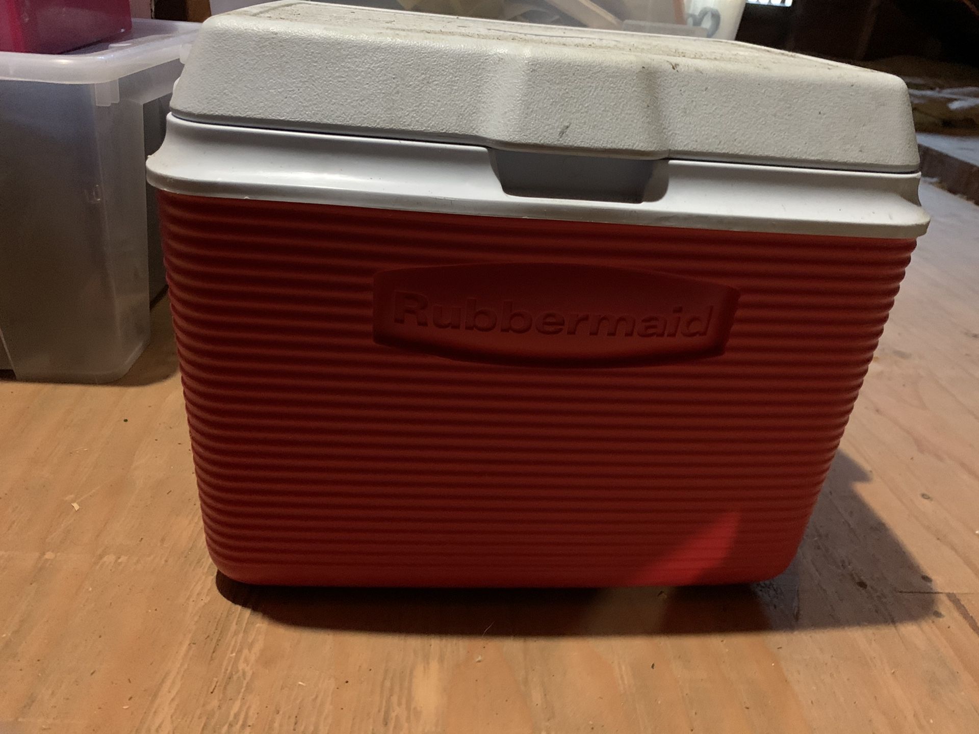 Small Rubbermaid cooler