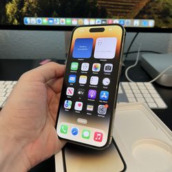 Apple iPhone 14 Pro 128GB Unlocked to any carrier! Like new! 30 day warranty!