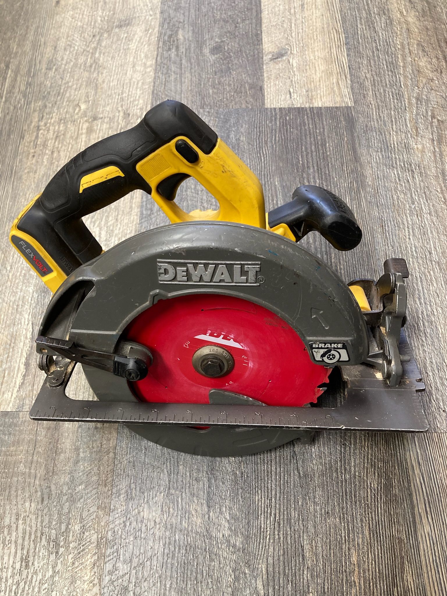 DEWALT DCS575 7-1/4" Flexvolt Circular Saw, Tool Only