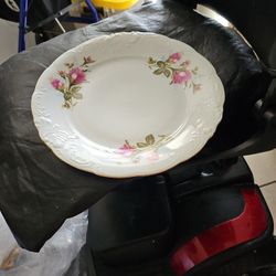 Gorgeous Gold Trim Plates