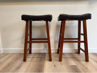 2 bar stools
