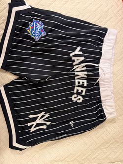 New York Yankees Shorts Mens Small Black Striped New Era Baseball Basketball MLB