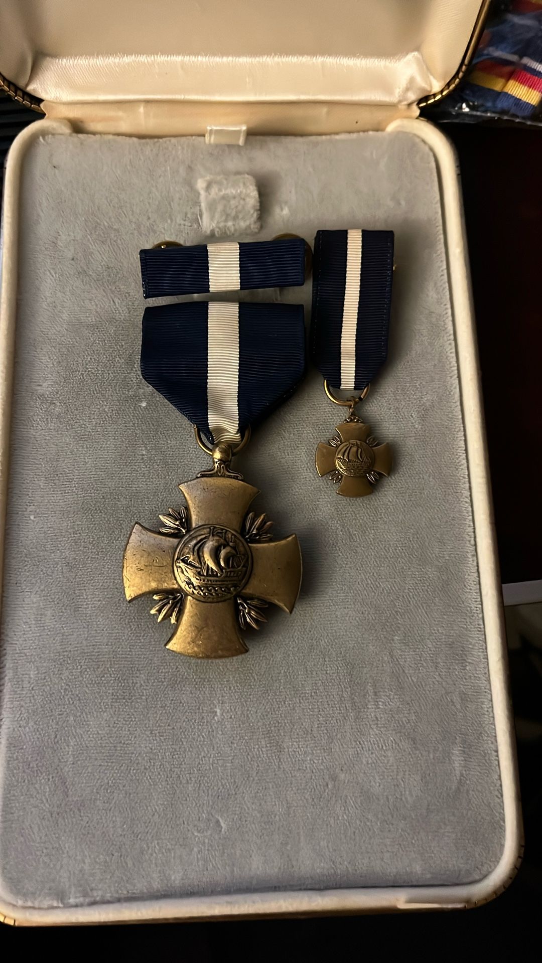 Authentic Vintage WW2 U.S. Navy Cross Medal Full And Mini Size!! Rare