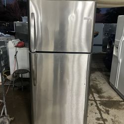 FRIGIDAIRE REFRIGERATOR 