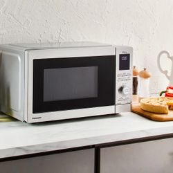 Panasonic 0.9 cu.ft. Countertop Microwave Oven, 1000W - NN-SD47QS