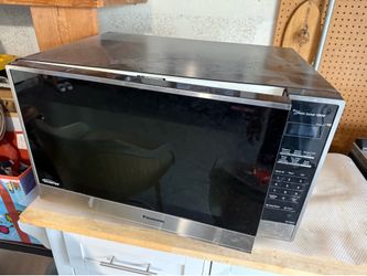 Panasonic 1250W microwave
