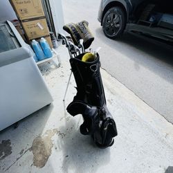 Complete set of Wilson Ultra golf clubs and a stand bag. Has headcovers for the woods. Great for someone starting out or needing a spare set. It's a b