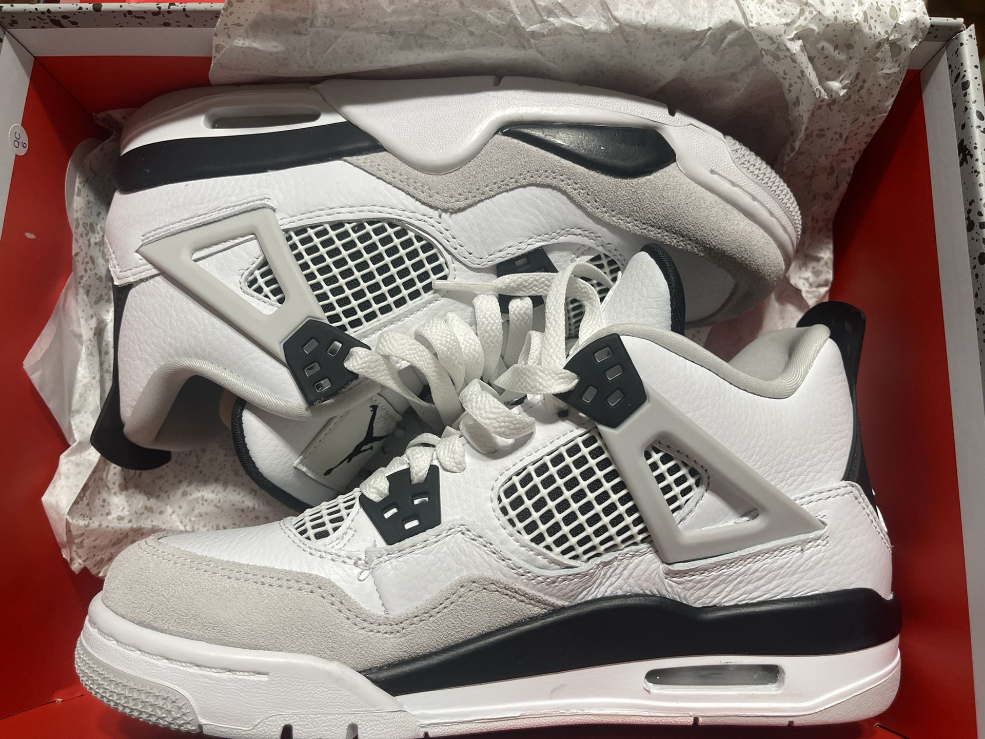 jordan 4 military size 6Y (Brand new)