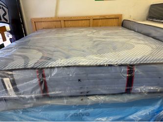 King Sealy Posturepedic mattress includes Boxsprings
