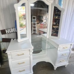 White 3 Mirror Vanity Desk