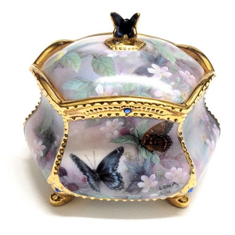 Lena Liu's "WIND BENEATH MY WINGS" Music Box