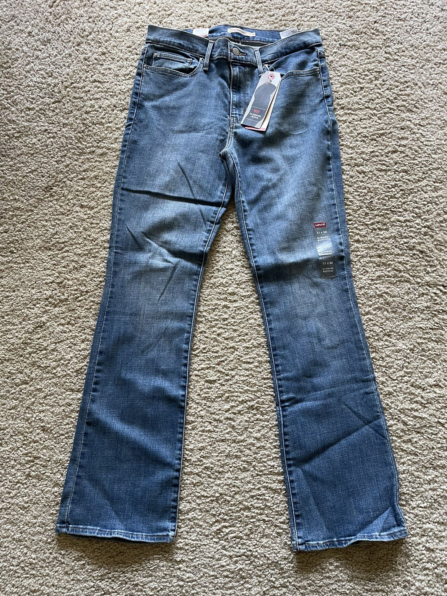 New Levi’s Slimming Bootcut Jeans Size 31