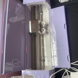 Cricut explore air 2 With Tools And 1 sticker Vinyl