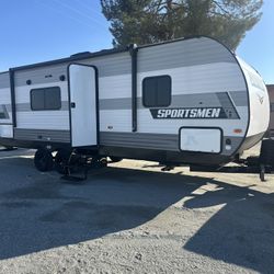 RV TRAILER 