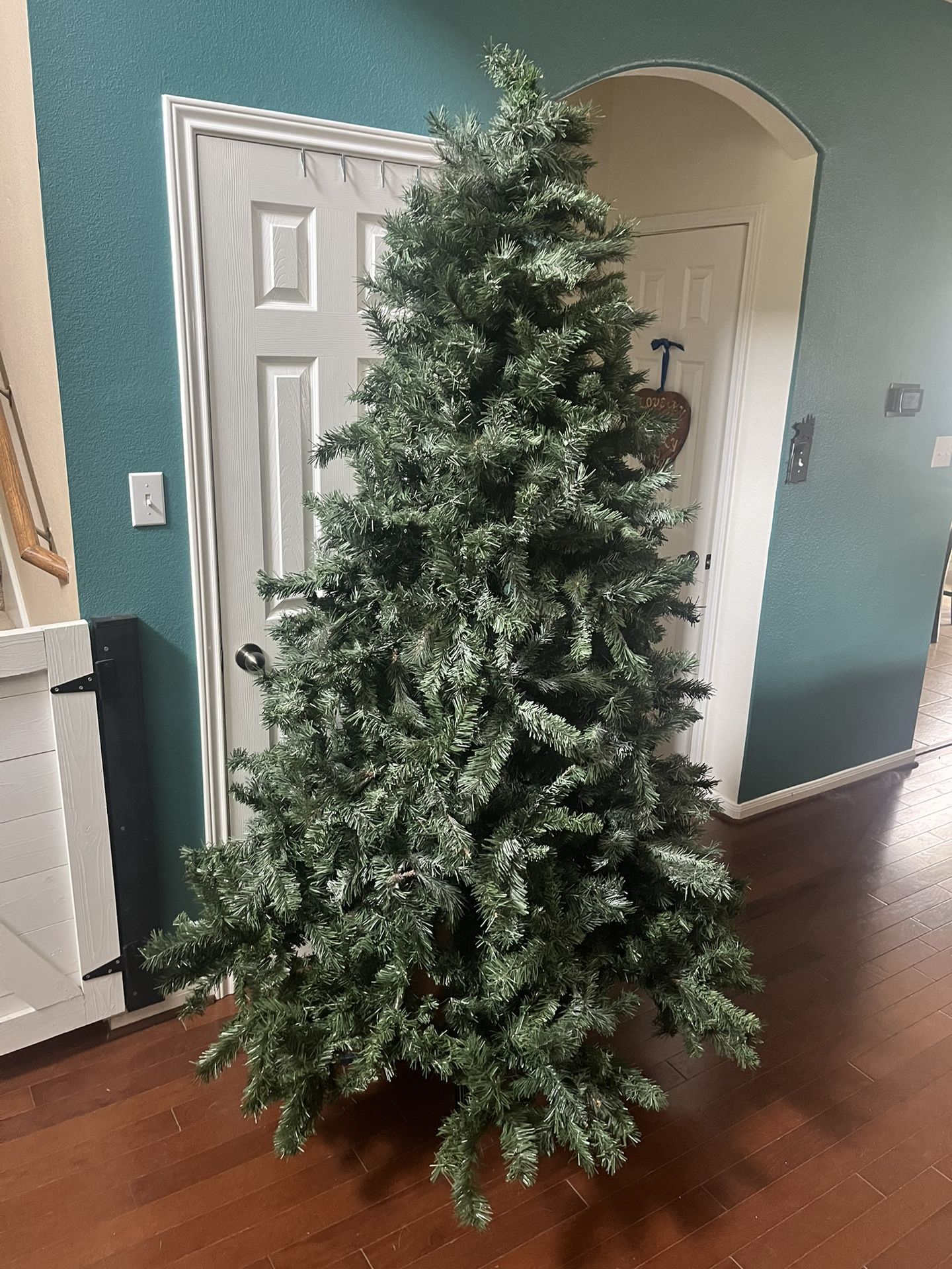 7.5 Foot Non Lit Donner Fir Christmas Tree for Sale in Hutto, TX OfferUp