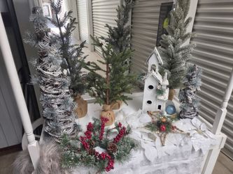 HolidayHoliday Christmas 🎄 Decorations lot (Trees, Birdhouse, And farmhouse decor)