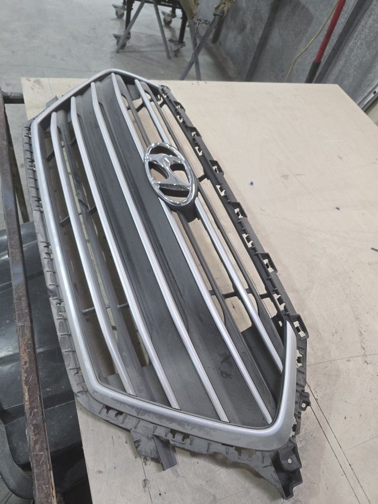 17-18 Hyundai Elantra Grill