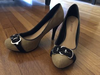 Beige Heels 5.5
