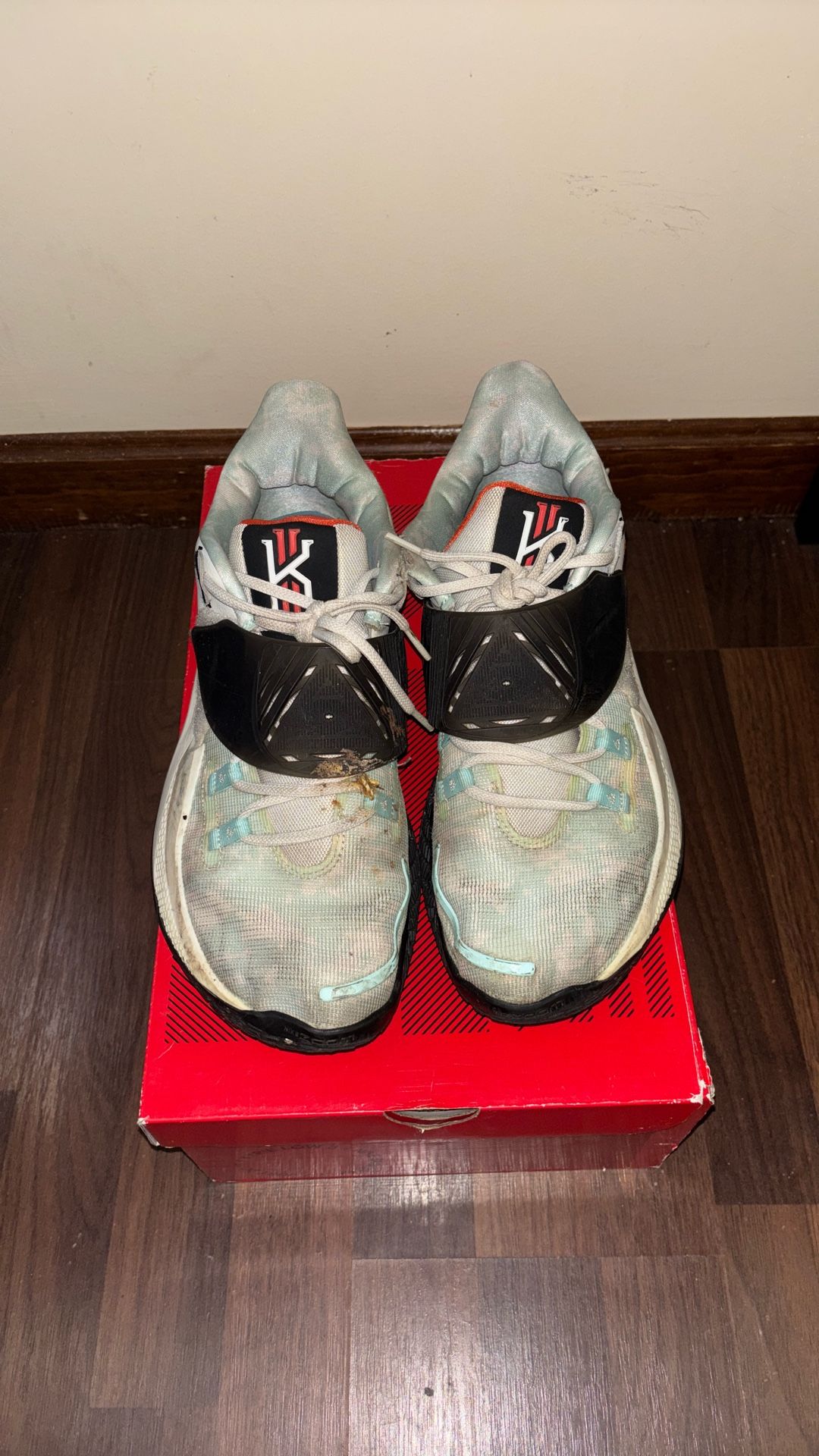Kyrie Low 3