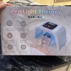 Facial LED Light Therapy 