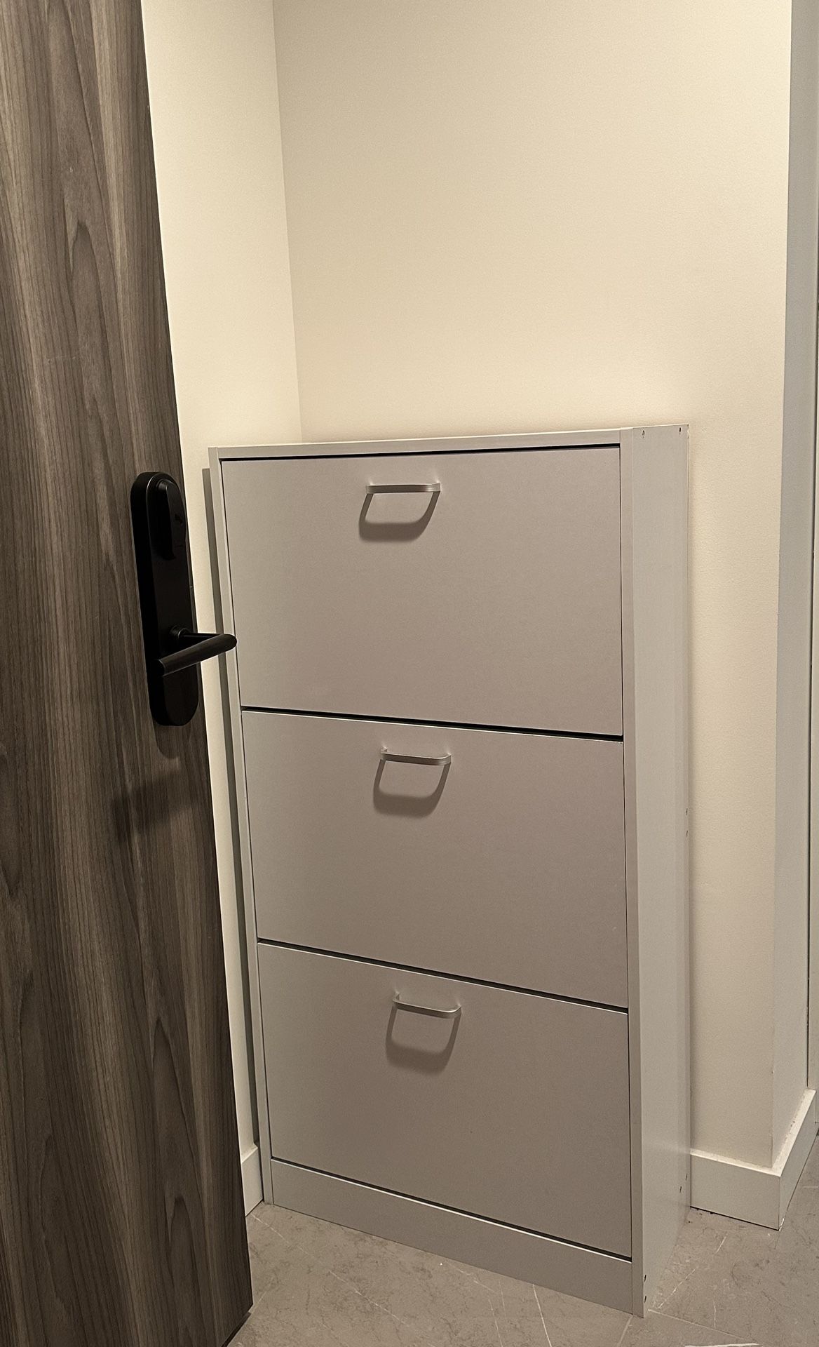 Excellent Condition Shoe Rack - 18 Shoes Capacity