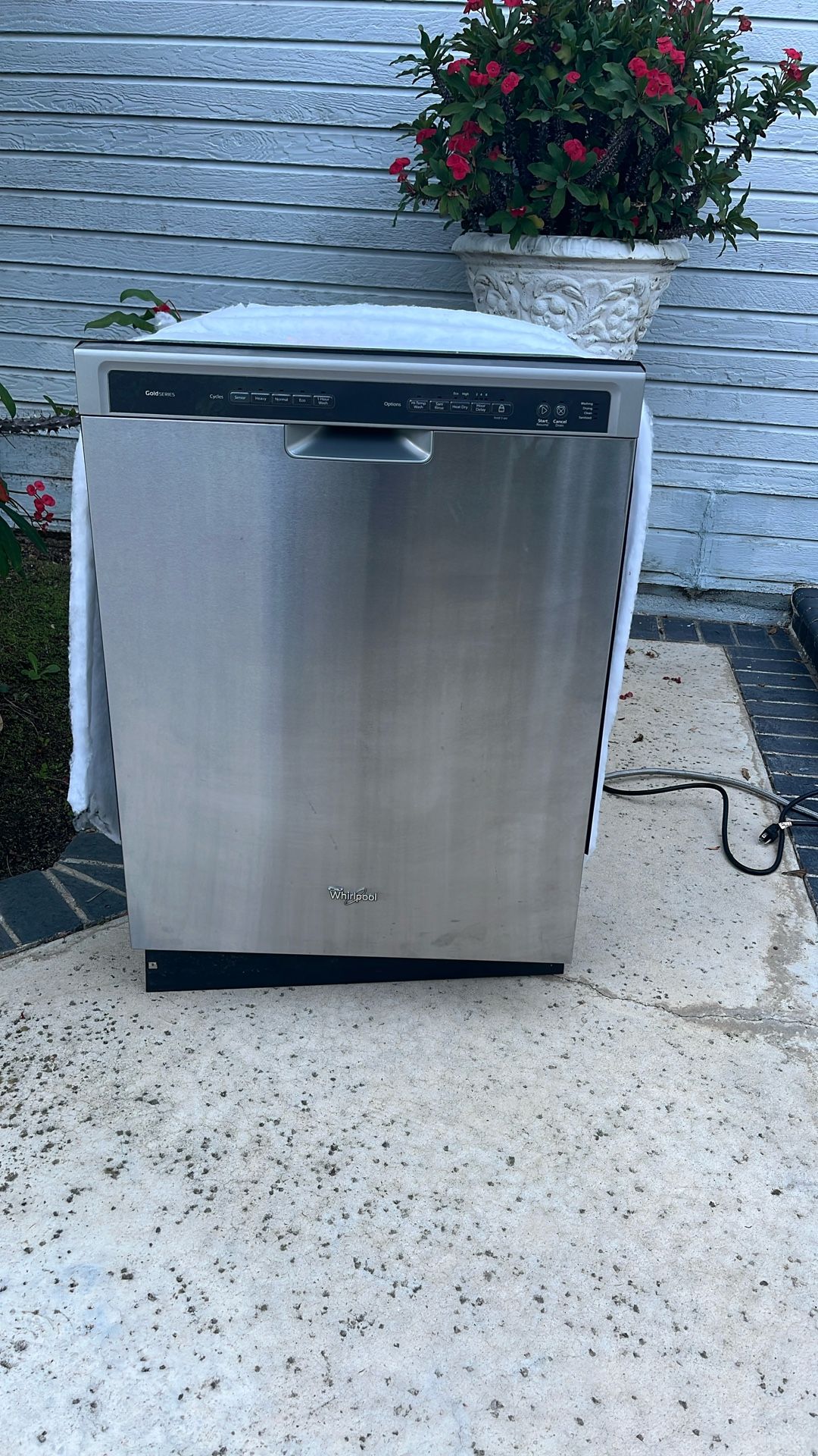 Whirlpool Gold Dishwasher  $60 Works 
